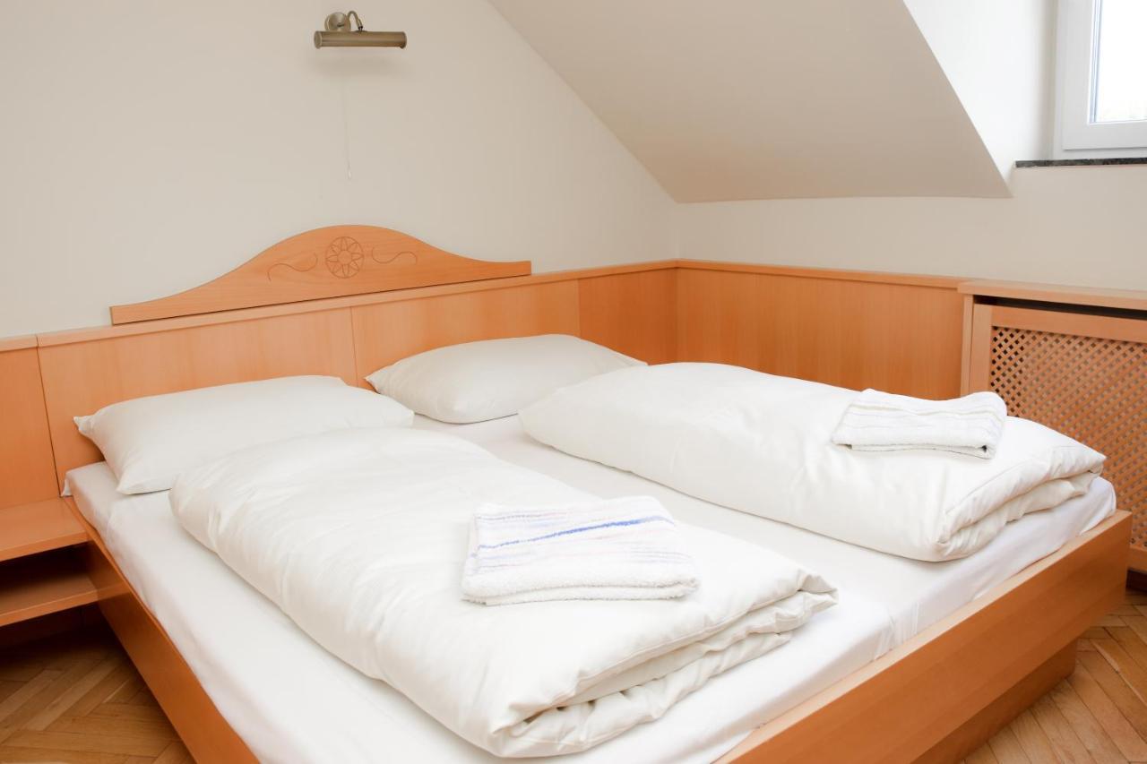Hotel Csikar Csárda és Panzió Kőszeg Esterno foto