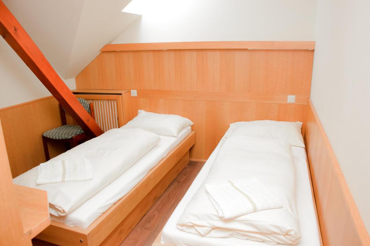 Hotel Csikar Csárda és Panzió Kőszeg Esterno foto