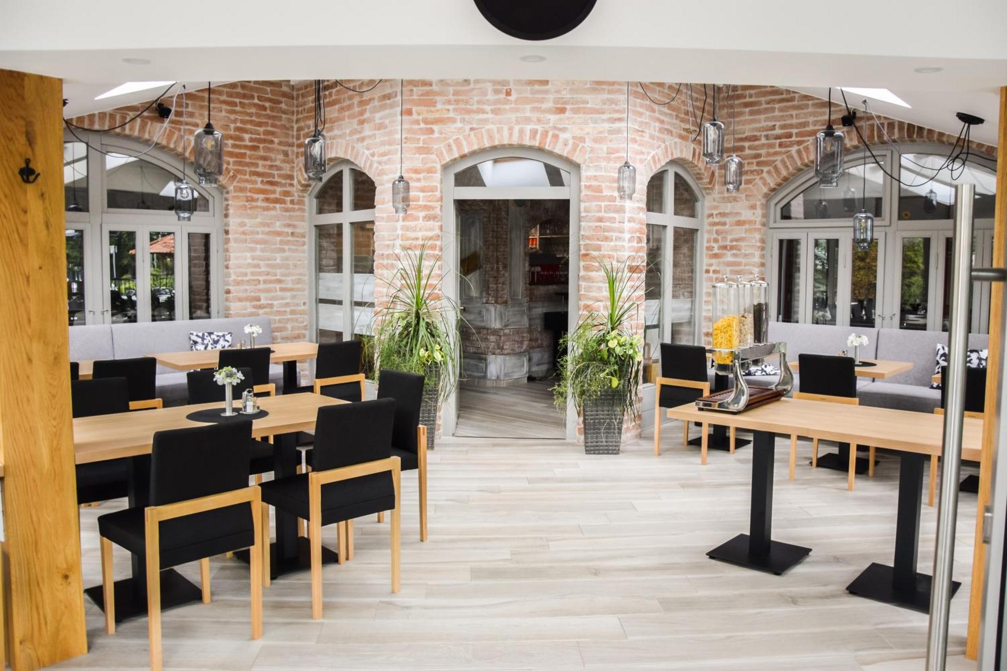 Hotel Csikar Csárda és Panzió Kőszeg Esterno foto